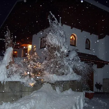 Haus Straninger 公寓 *